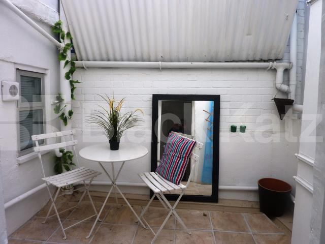 			NEAR POTOBELLO ROAD MARKET, 1 Bedroom, 1 bath, 1 reception Flat			 Goldburne Road, LADBROKE GROVE